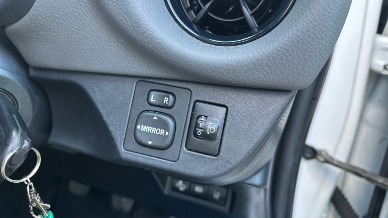 Toyota Yaris 1.5 VVT-i Icon 5dr Petrol Hatchback